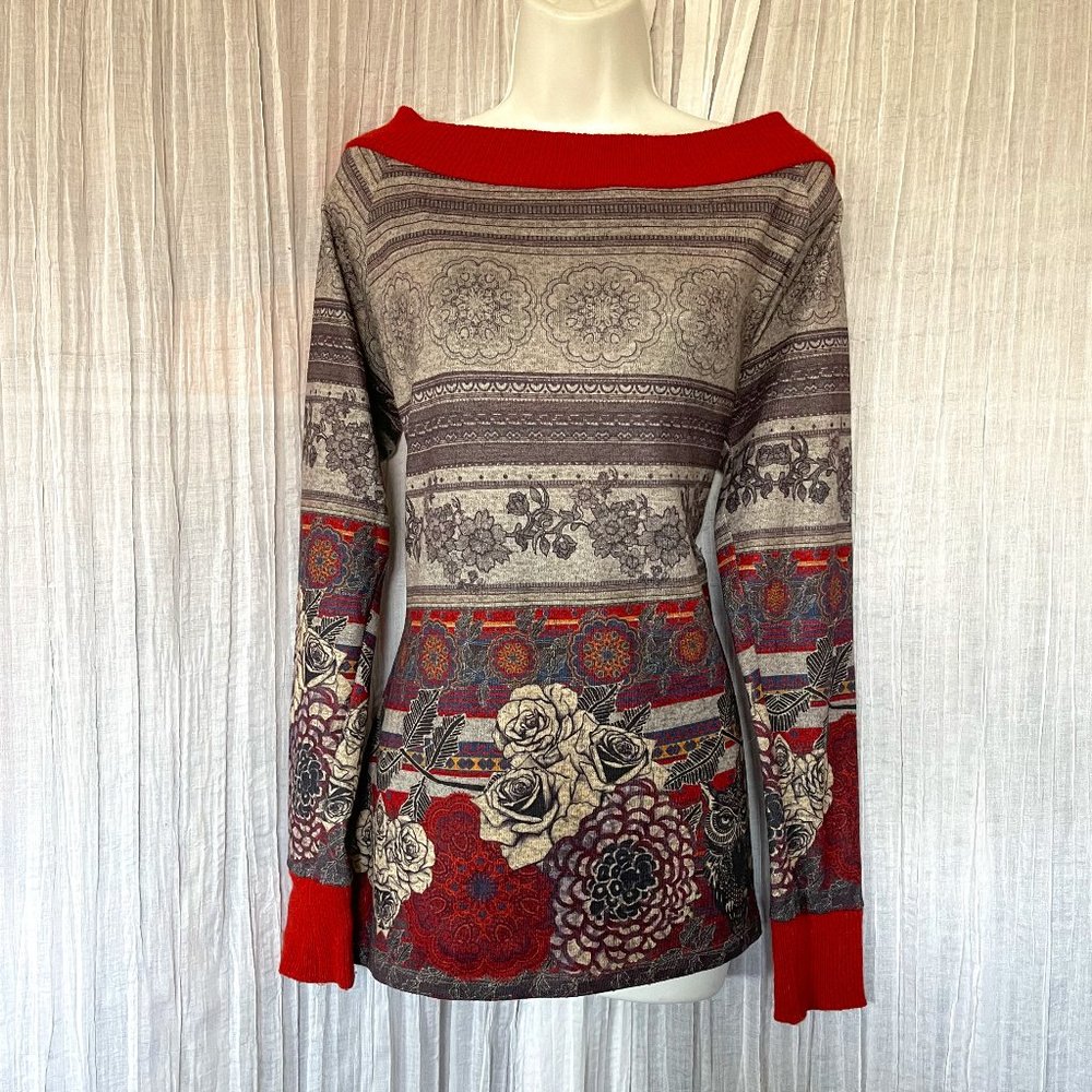Beautiful, floral scoop neck, Owl sweater for fall - size M